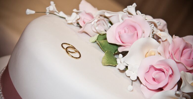 Wedding cake with rings