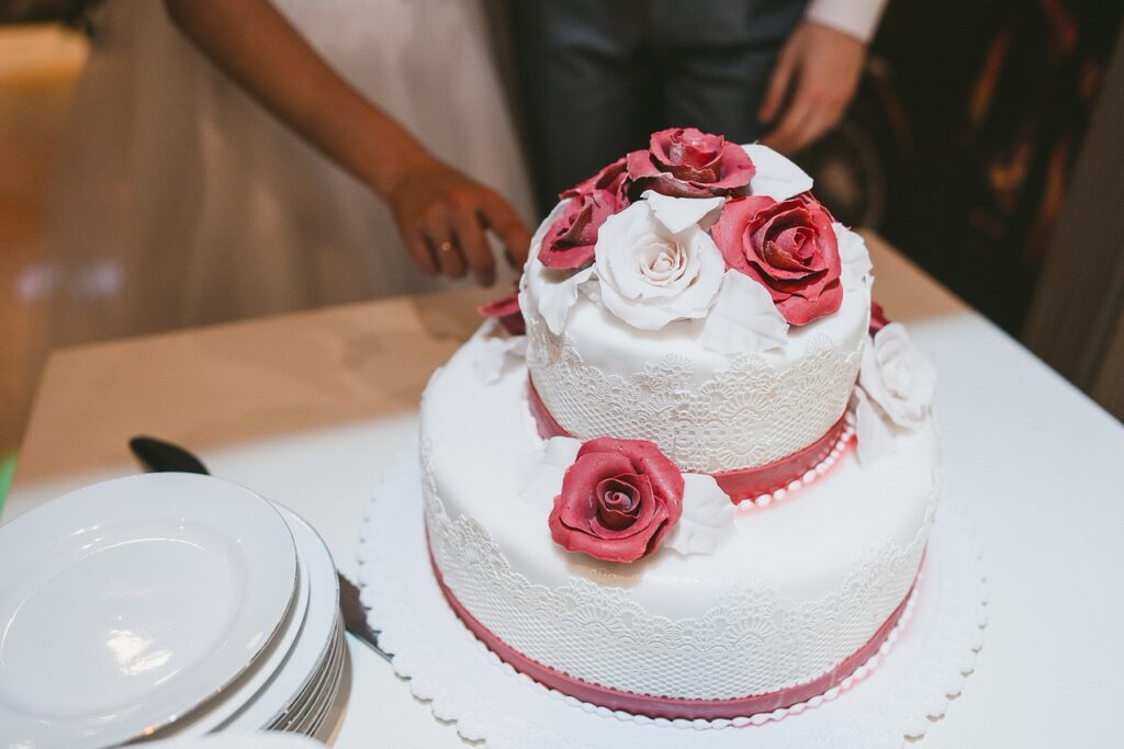 Wedding cake with roses